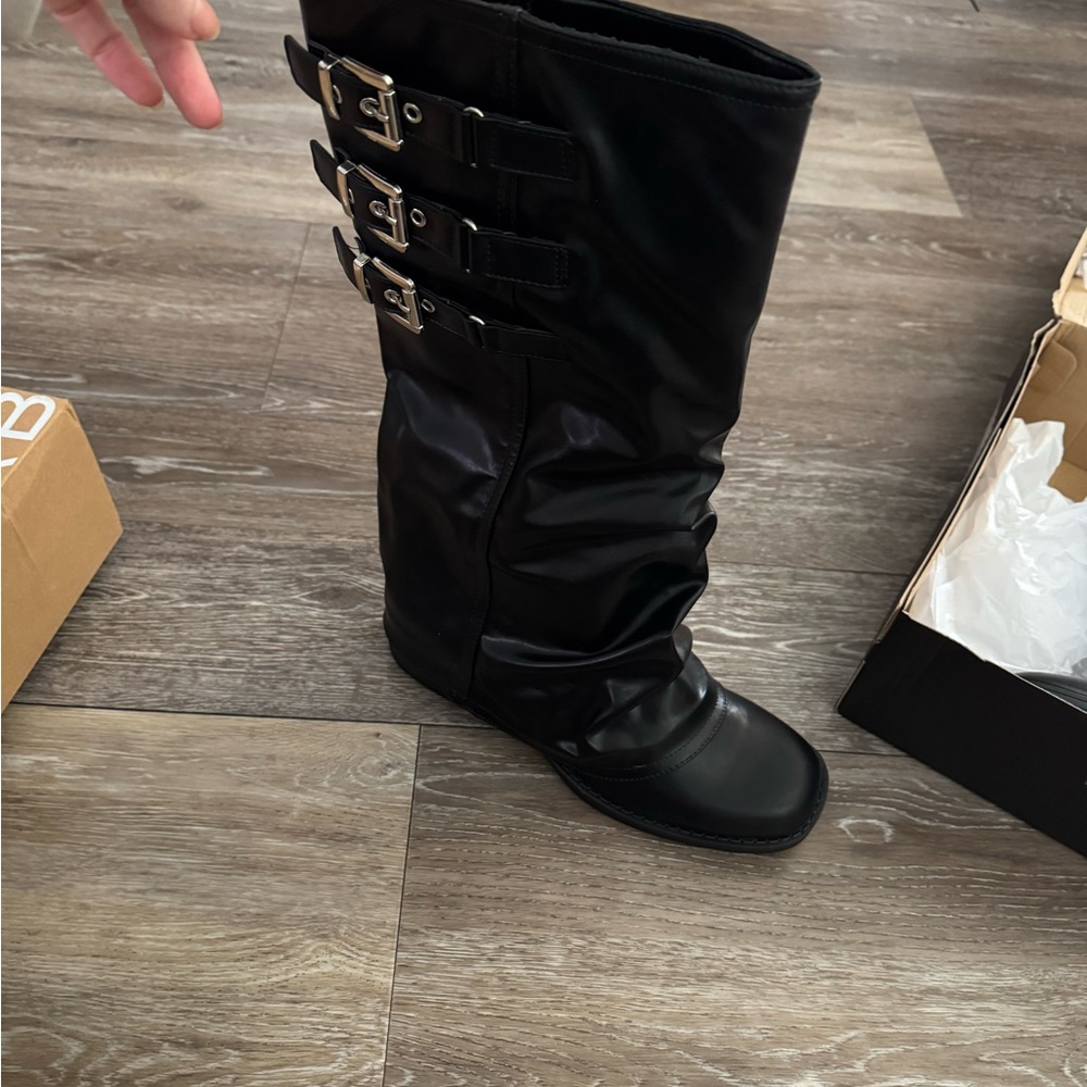 NWT Stylish Black Women's Boots - Picture 2 of 6